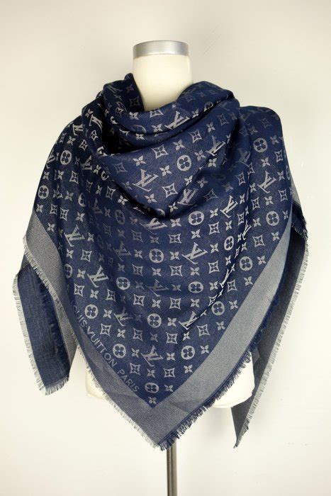 louis vuitton sjaal blauw|Louis Vuitton monogram shawl.